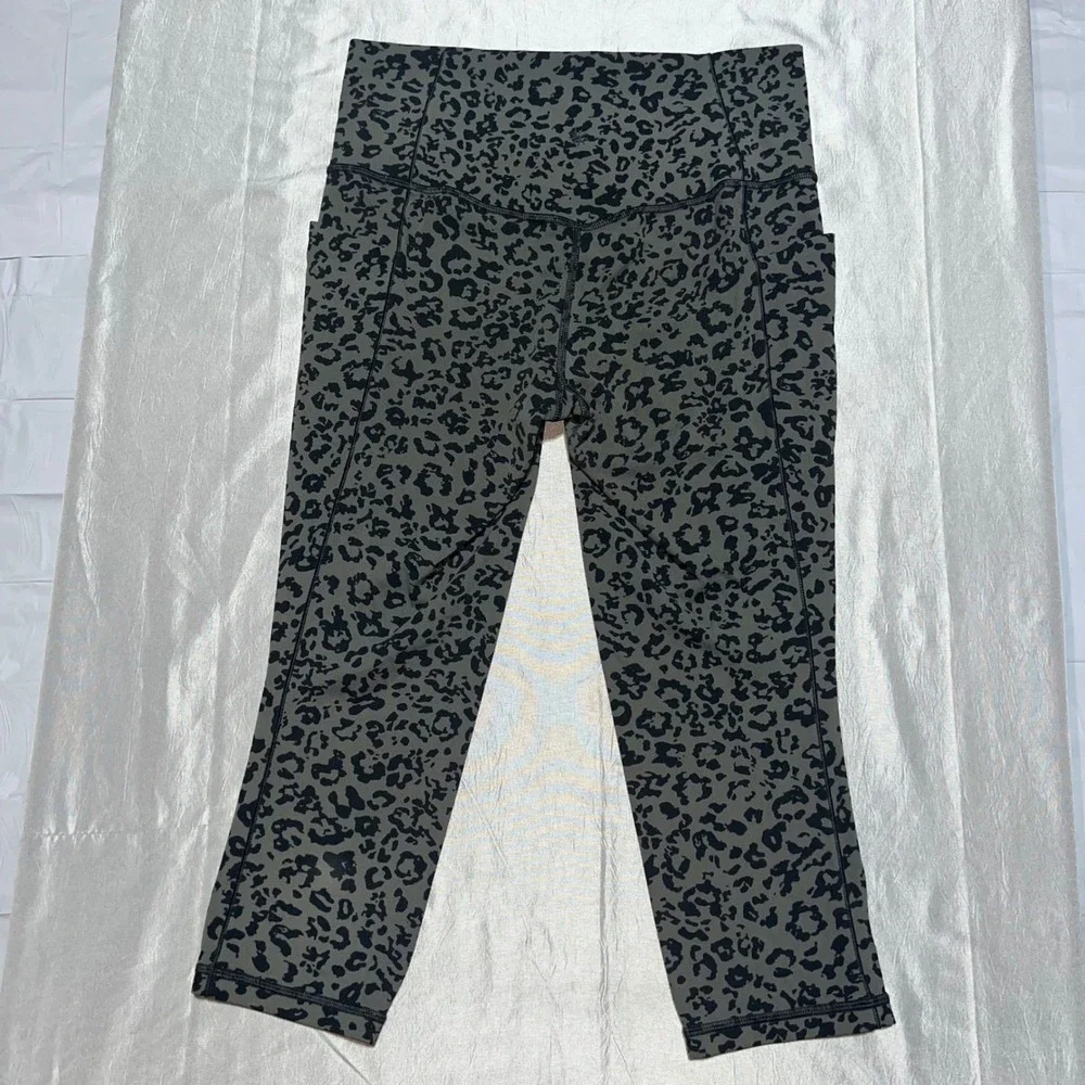 Athleta Salutation II Capri Leggings Olive Green Leopard Print Pockets Womens M